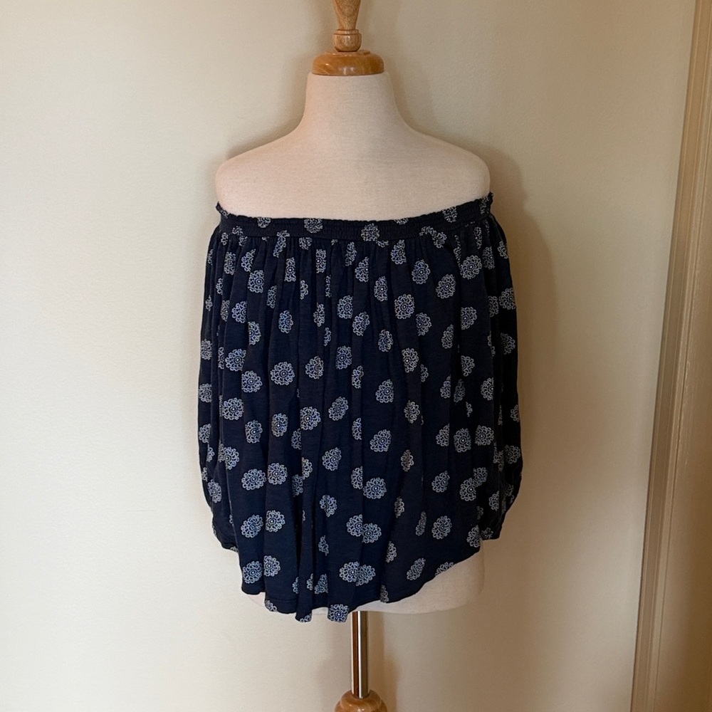 EUC~Woman’s Small Lucky Brand Blue/White On Or Off The Shoulder 3/4 Sleeve Top - Picture 2 of 10
